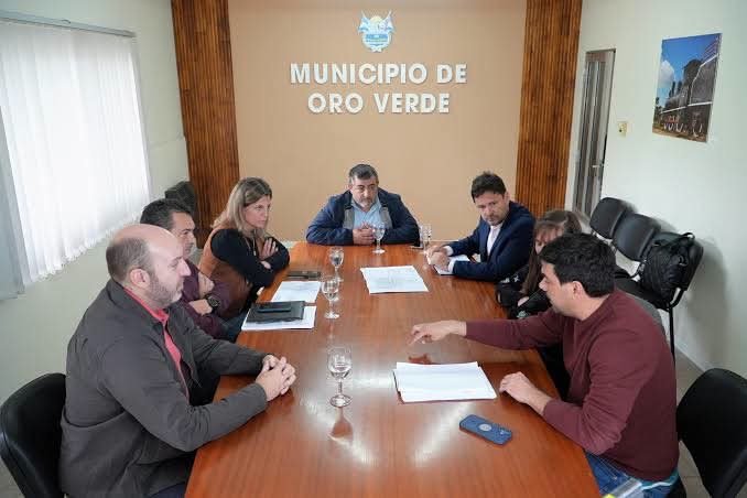 Acueducto para el Área Metropolitana: se reunieron en Oro Verde intendentes y funcionarios de Paraná y Provincia